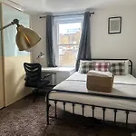 Stylish Hyde Park 3 Bedroom Apartment