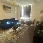 Stylish Hyde Park 3 Bedroom Apartment