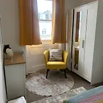 Stylish Hyde Park 3 Bedroom Apartment