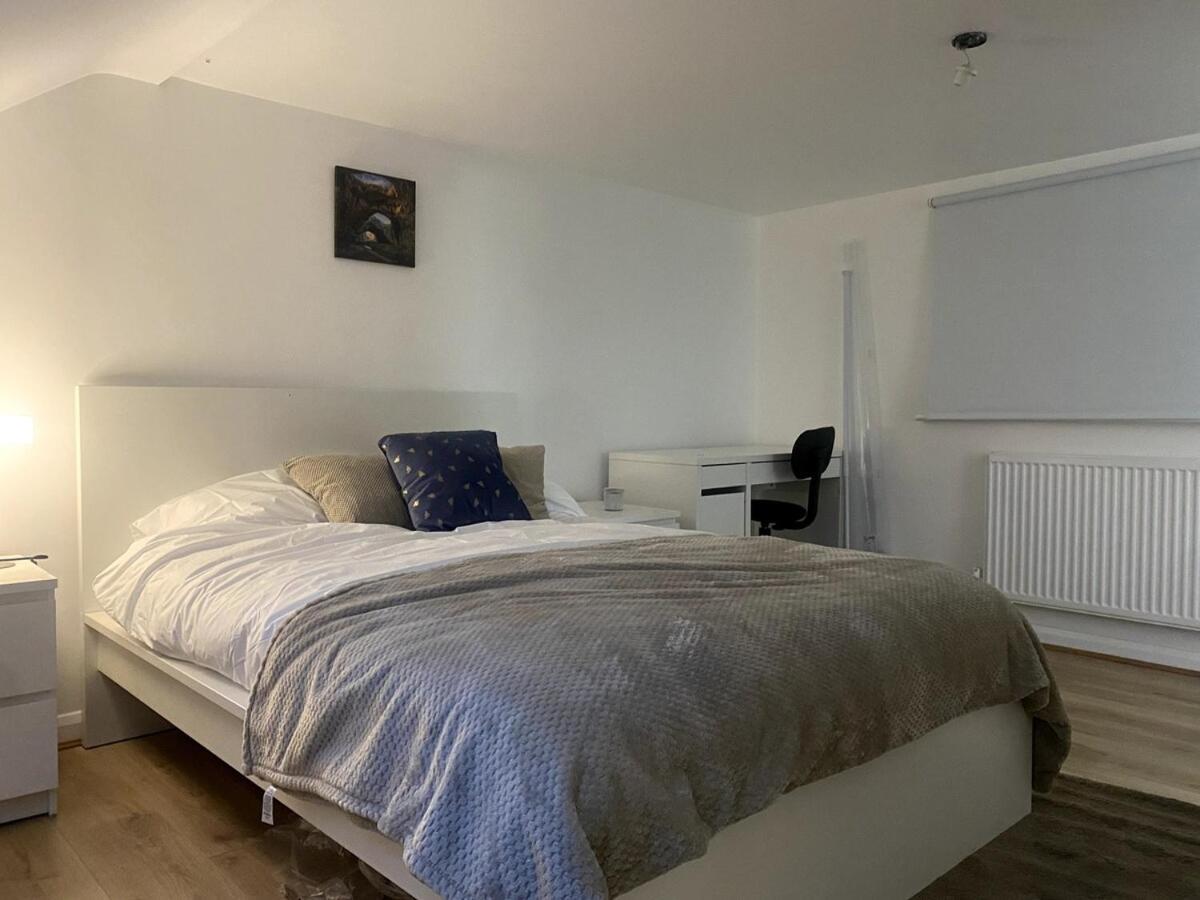 Stylish Hyde Park 3 Bedroom Apartment London