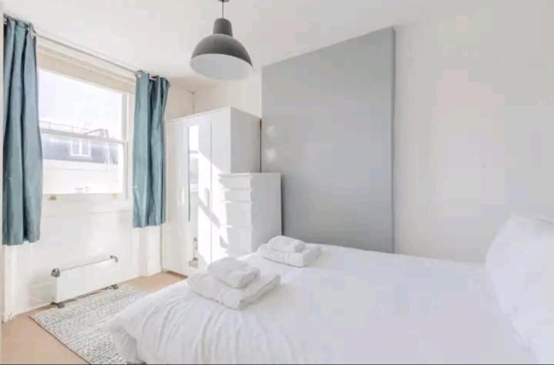 Apartment Stylish Hyde Park 3 Bedroom Apartment London