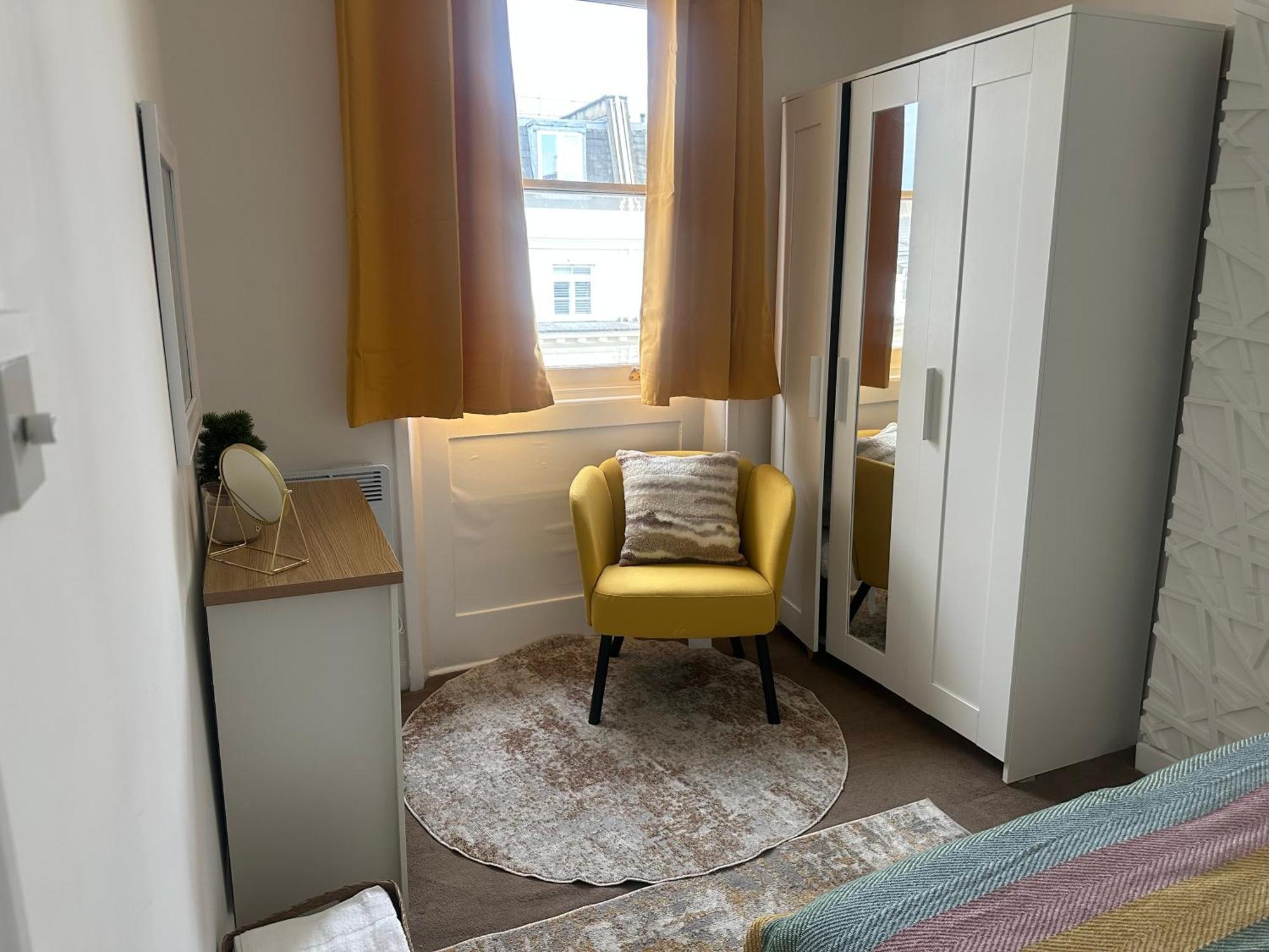 Stylish Hyde Park 3 Bedroom Apartment Apartment