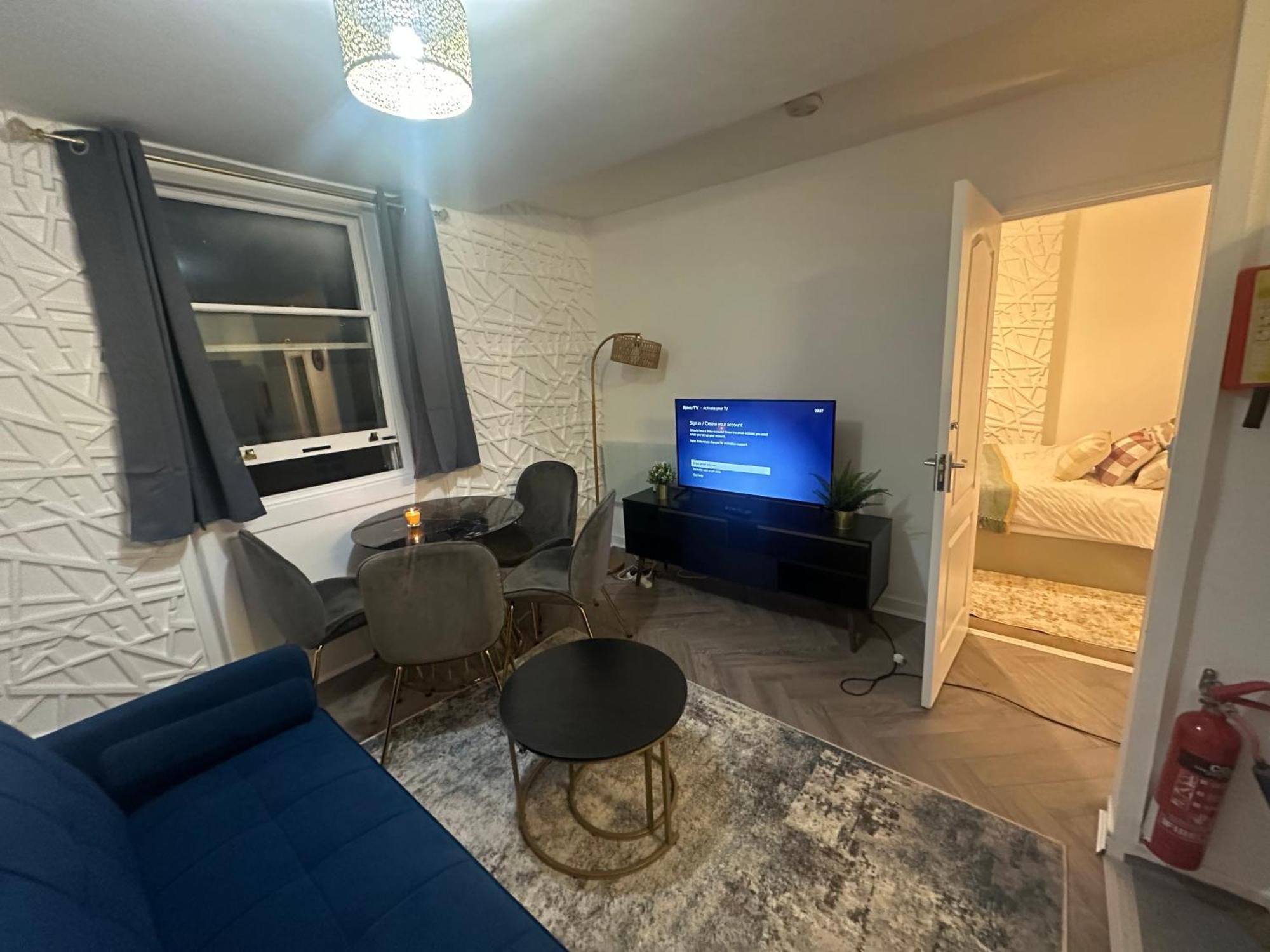 Stylish Hyde Park 3 Bedroom Apartment Apartment
